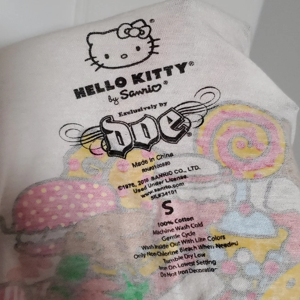 *rare* Hello Kitty gold sweets dual graphic tee sz s - Picture 6 of 9